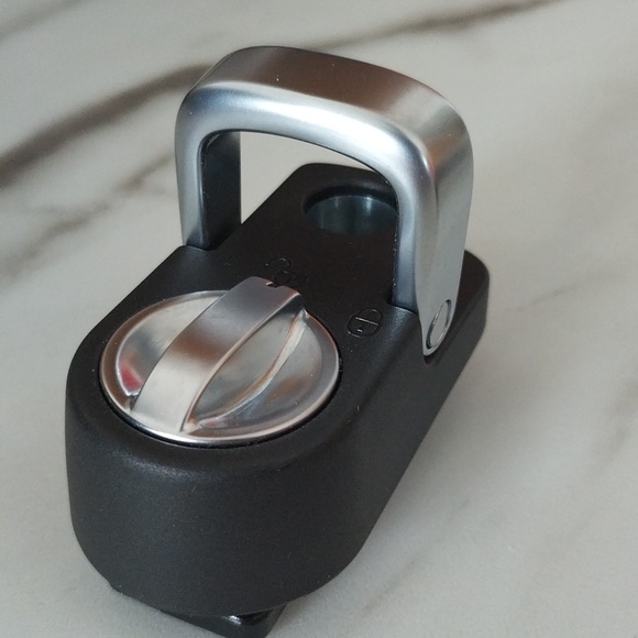 Range Rover Tie Down Compartment Hooks and Divider! - Picture 4 of 4